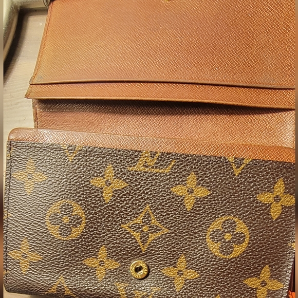 Louis Vuitton Wallet - Picture 15 of 15
